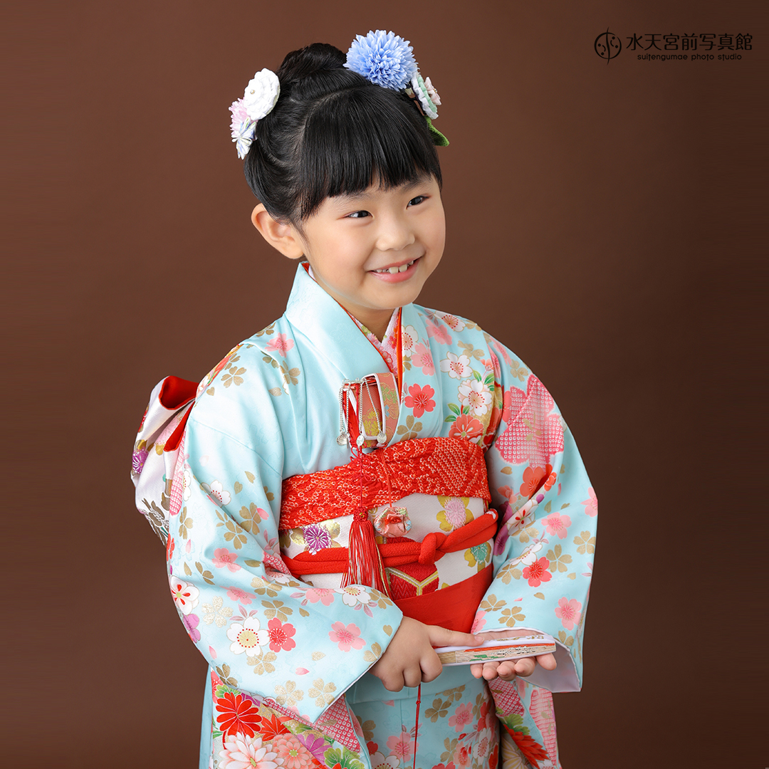 お扇子を使ってのポーズもとっても素敵🌸七五三おめでとうございます